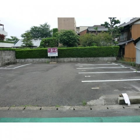 岐阜市長良の駐車場