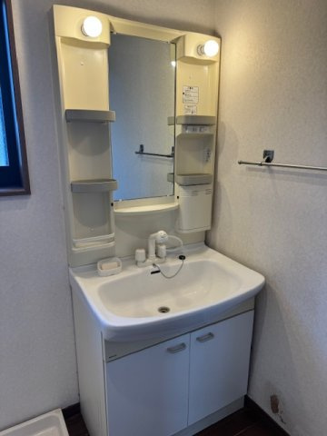 三田市西相野　中古戸建の独立洗面台