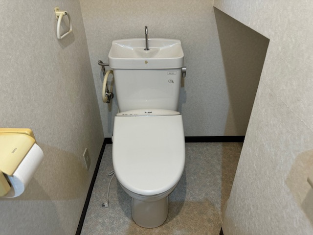 三田市西相野　中古戸建のトイレ