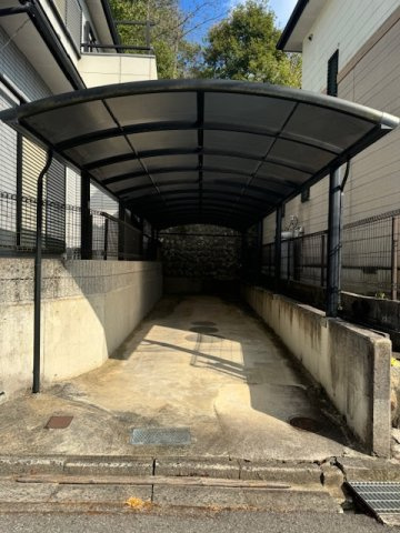 三田市西相野　中古戸建の駐車場