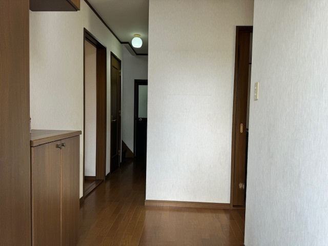 三田市西相野　中古戸建の玄関