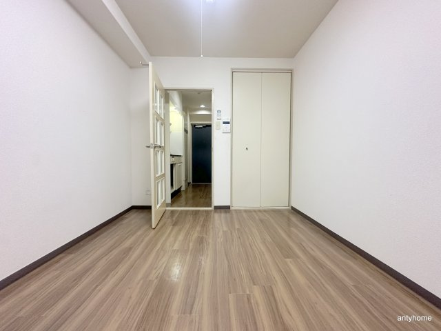 シティライフエステート難波南の洋室