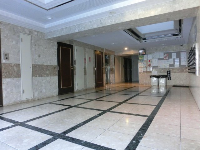 ロマネスク通町のロビー