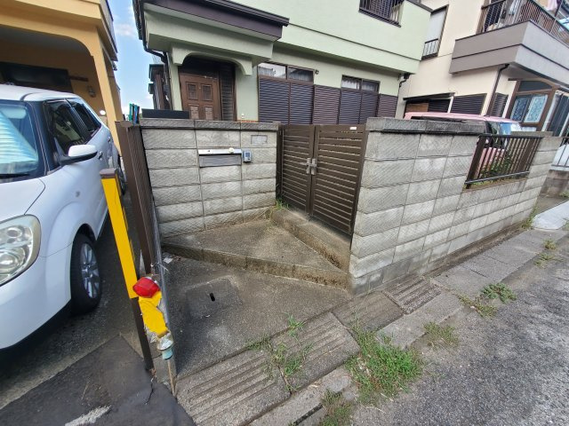 裏慈恩寺貸家のエントランス