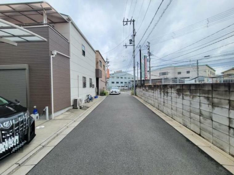 三箇3丁目　中古一戸建ての前面道路含む現地写真|前面道路含む現地写真　幅員4.7ｍ
■物件内覧・資金計画相談・住宅ローン相談、リフォーム相談、お問合せ受付中■
※当日・翌日のご内覧、ご相談はお電話でのお問合せがスムーズです！