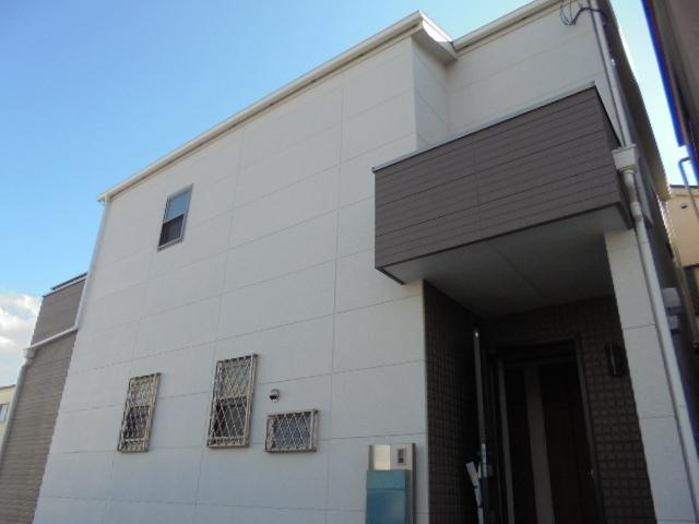 三箇3丁目　中古一戸建ての外観|新しい生活にいかがでしょうか？外観はお住まいの顔になります。こだわりたいポイントですね。外壁塗装や屋根塗装のご相談も承っております。
■現地内覧・資金計画相談・住宅ローン相談もお問合せ受付中■