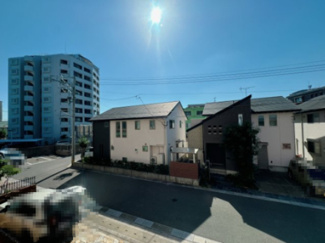 【展望】 | お隣り同士の距離が充分にあるので、雨の日でもお部屋が暗くなりづらいです。