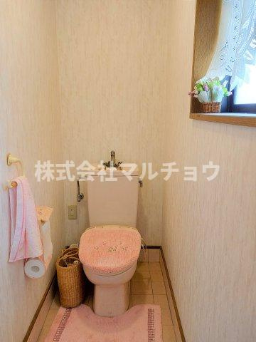 たきない一戸建のトイレ|落ち着いた色調のトイレです