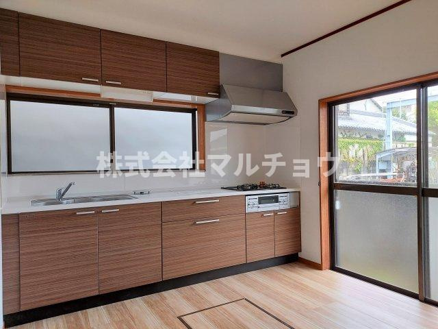 新屋敷戸建のキッチン|きれいなキッチンです