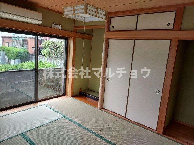 新屋敷戸建の和室|和室、ちょっとしたくつろぎスペースにいかがでしょうか