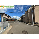 上尾市小泉8丁目　新築一戸建て　リーブルガーデン　01の前面道路含む現地写真