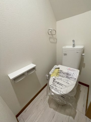 【トイレ】 | 猪名川町伏見台５　リフォーム済中古戸建 | 清潔感あるトイレ　新設です