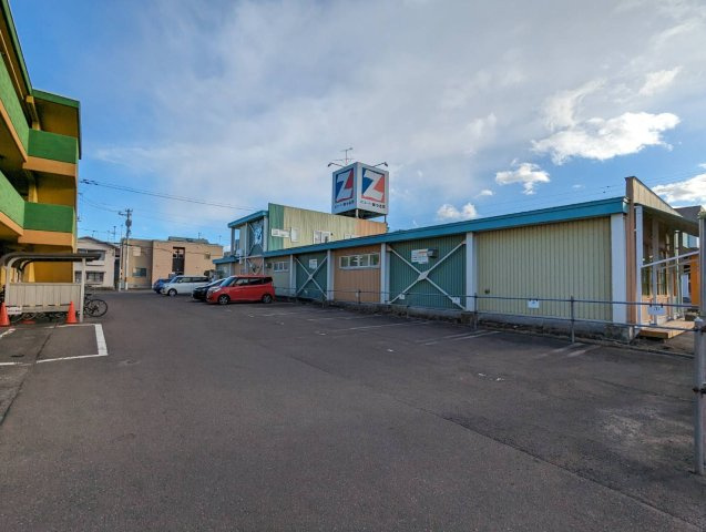 ワイズ住吉の駐車場