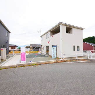 【外観】 | 西側より建物を望む
