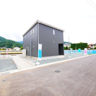 【外観】 | 西側から建物を望む