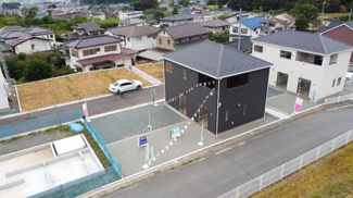 【外観】 | 甲府市古府中町 新築戸建 全3棟2号棟 オール電化 2面道路で開放感あり
