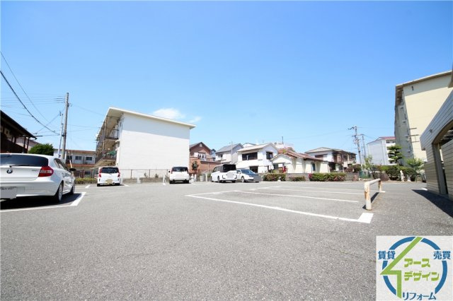 シーサイドヌーベル重の駐車場