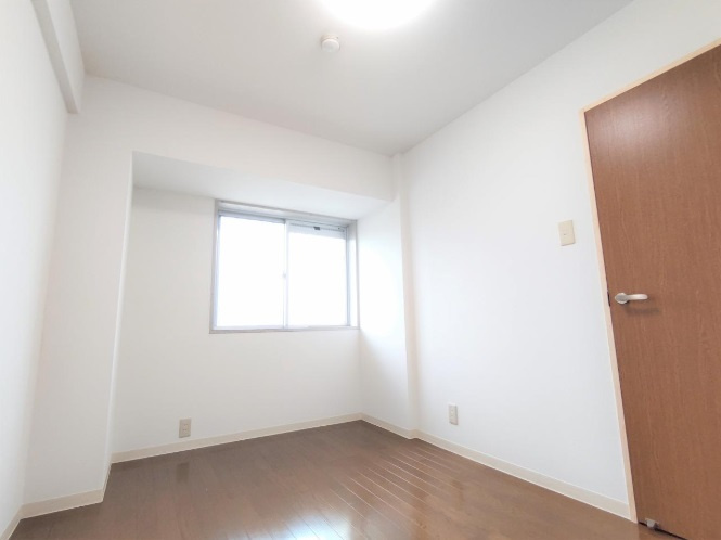 アーネスト針木の洋室