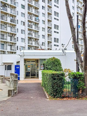 【エントランス】 | 天保山第5コーポ３号棟 | スーパーナショナルも徒歩圏内。仕事帰りのお買い物にも便利です。