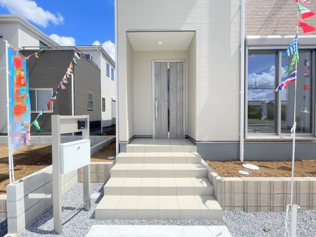 三郷市彦成2丁目　新築戸建　全5棟　3号棟のエントランス|玄関アプローチ