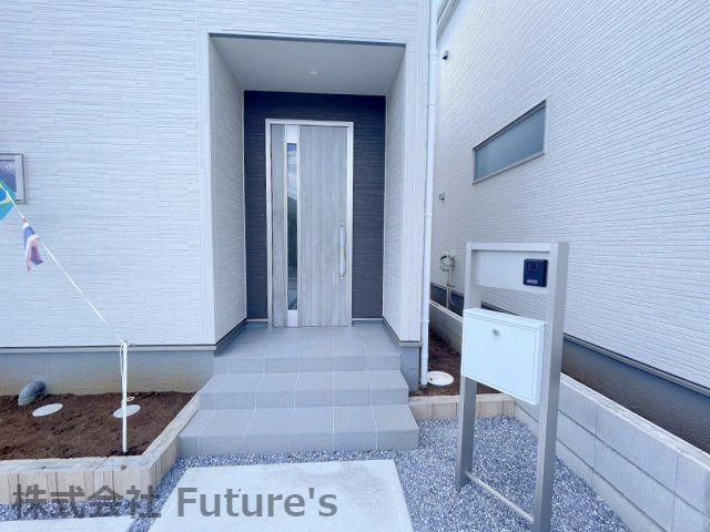 三郷市彦成2丁目　新築戸建　全5棟　5号棟のエントランス|玄関アプローチ