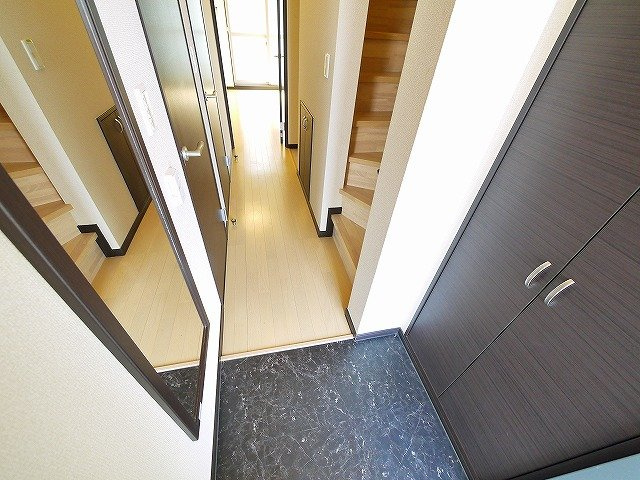 レオネクストサンシャイン岩室の玄関|シンプルで使いやすい玄関です