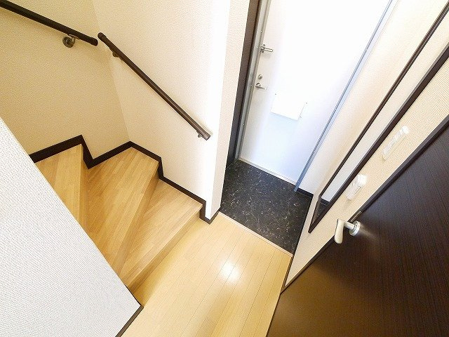 レオネクストサンシャイン岩室の玄関|収納もある玄関です