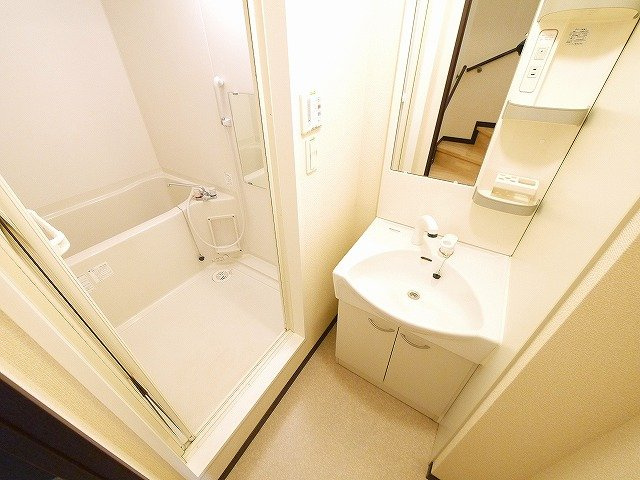 レオネクストサンシャイン岩室の独立洗面台|使いやすい独立洗面台です