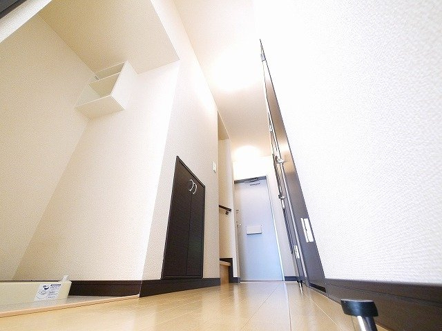 レオネクストサンシャイン岩室の玄関|きれいな玄関です