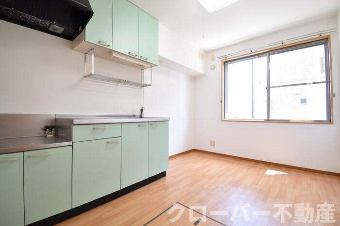 グレースタウン川津 Ａの居間・リビング|ＤＫ５．５帖