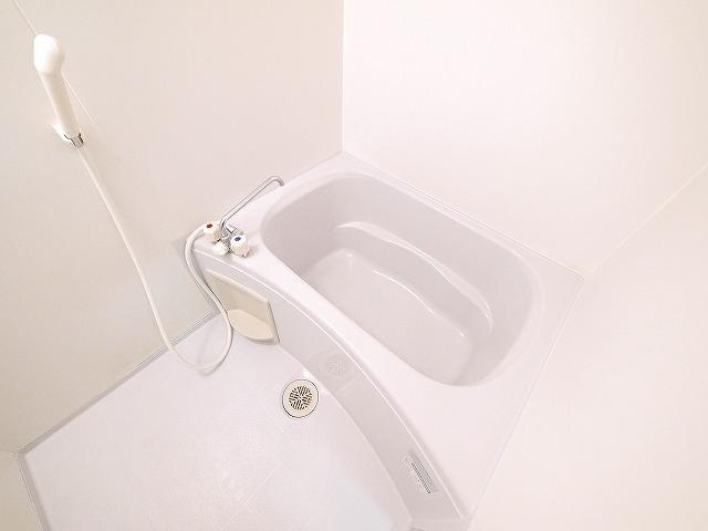 レオパレス浪漫２０００の浴室|落ち着いた空間のお風呂です