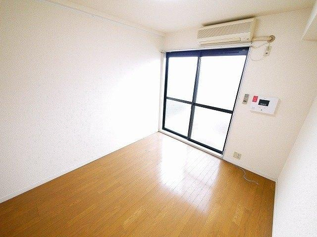 レオパレス浪漫２０００の居間・リビング|使いやすい居間です