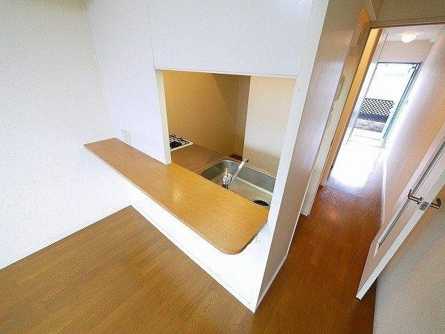 レオパレス浪漫２０００のキッチン|コンパクトなキッチンで掃除もラクラク