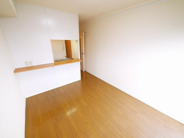 レオパレス浪漫２０００の内装|明るい室内です