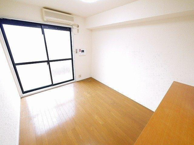 レオパレス浪漫２０００の洋室|ゆったりした洋室です