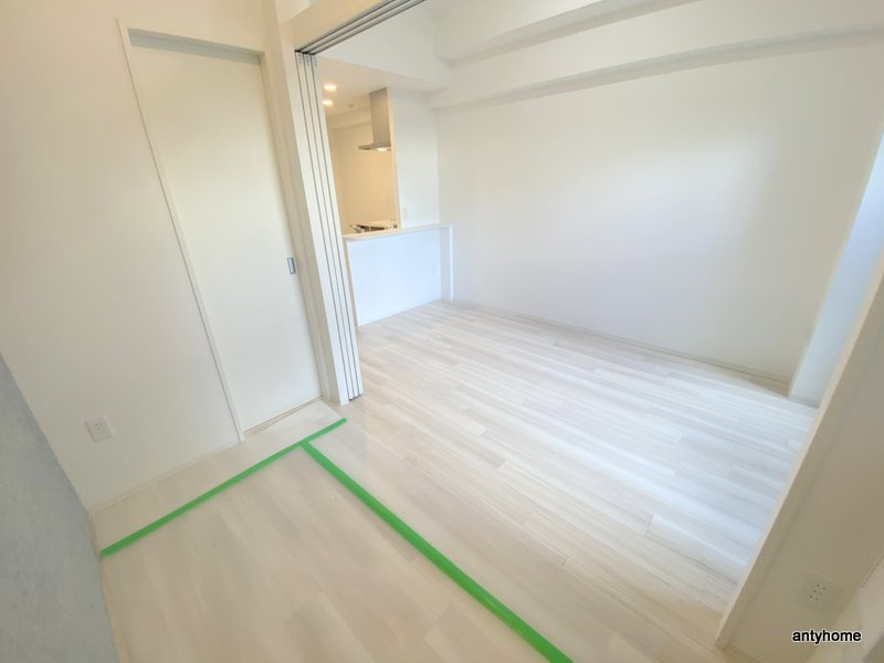 セレニテ新大阪ミラク弐番館　仲介手数料無料の洋室