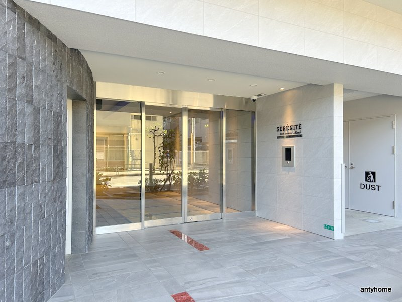 セレニテ新大阪ミラク弐番館　仲介手数料無料のエントランス