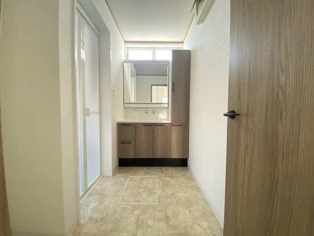 マ・メゾン　廿日市市四季が丘八丁目　№99の独立洗面台|浴用ストックも
スッキリ収納