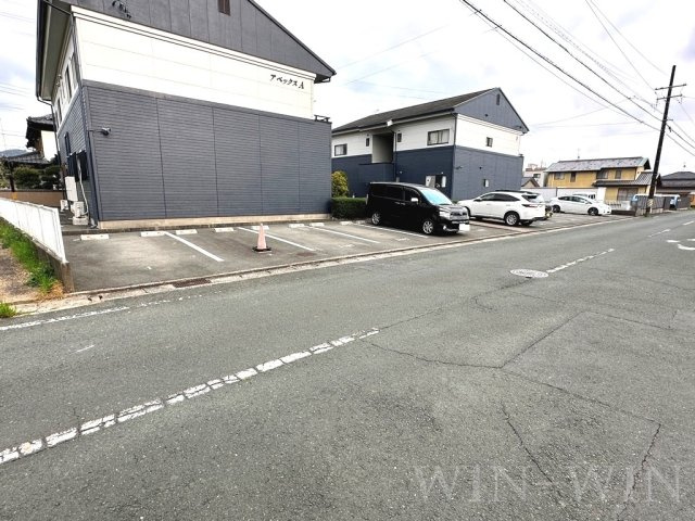 アペックス B棟の駐車場