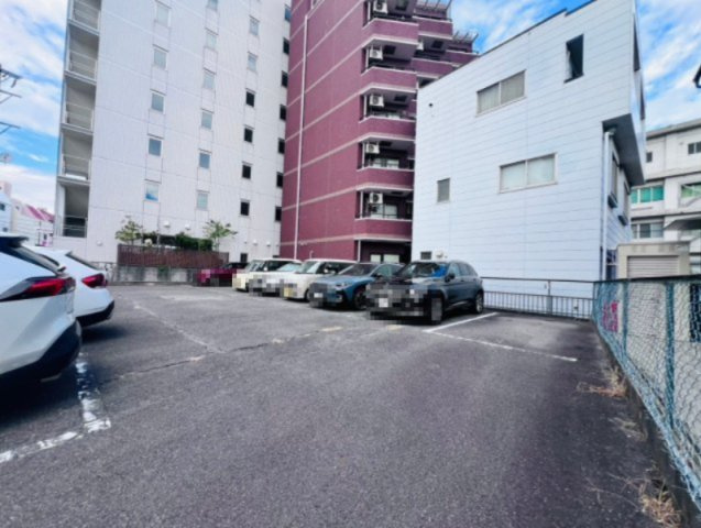 ラ・ミア・カーサの駐車場