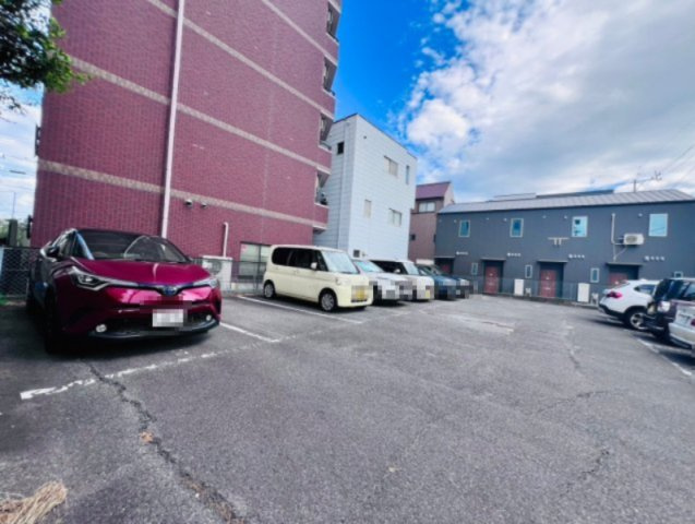 ラ・ミア・カーサの駐車場