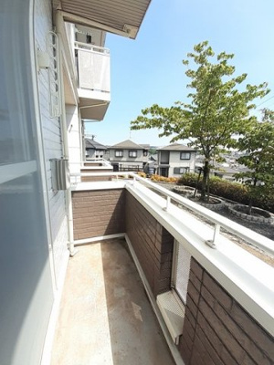 【バルコニー】 | クラールエーリ | 暖かな日差しのふりそそぐバルコニー