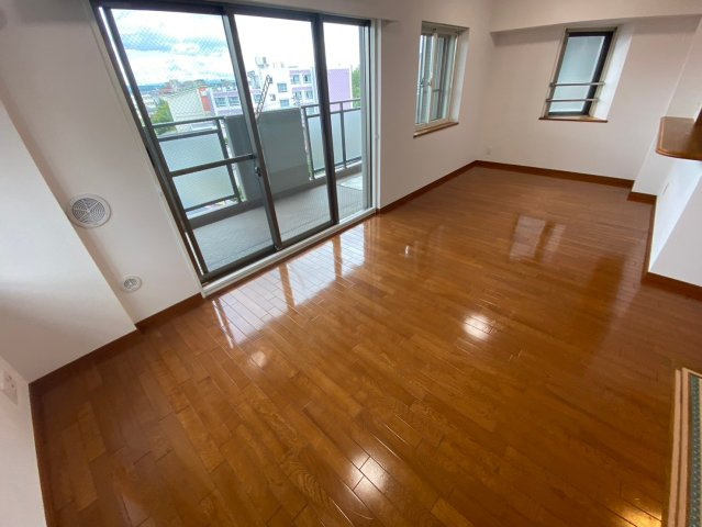 ファミール藤ヶ丘5番館の居間・リビング|明るい雰囲気が心地よいリビング♪採光良好です！