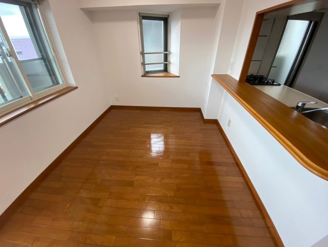 ファミール藤ヶ丘5番館のキッチン|DKには大きめのダイニングテーブルも設置可能！