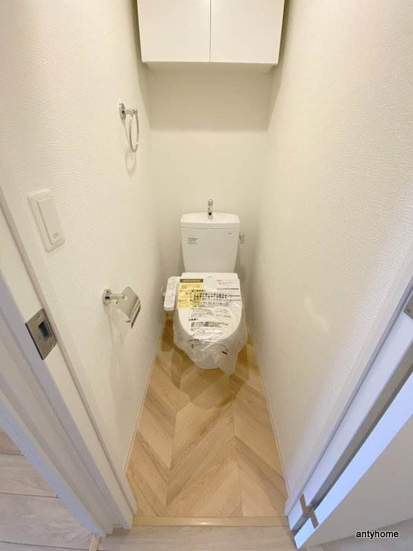 セレニテ難波ミラク弐番館　仲介手数料無料のトイレ