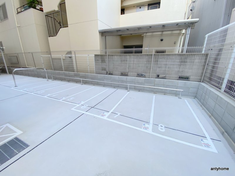 セレニテ難波ミラク弐番館　仲介手数料無料の駐車場