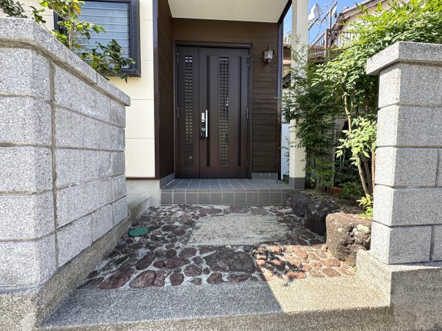 南国市篠原のエントランス