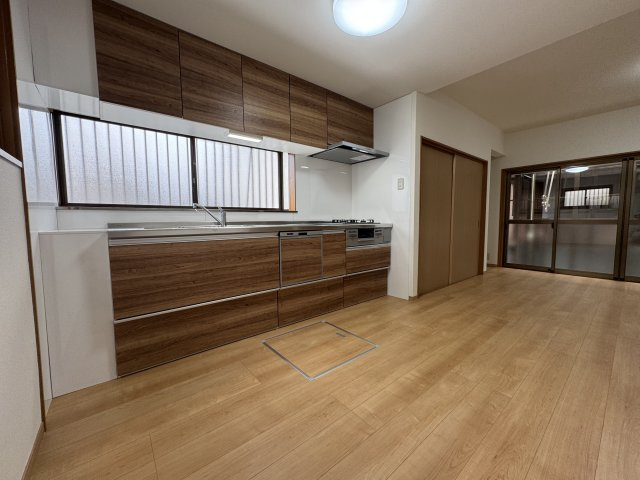 吾川郡いの町のキッチン|右奥が6.5帖洋室です。