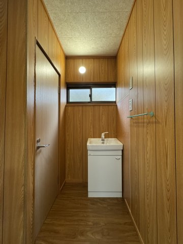 吾川郡いの町の独立洗面台|玄関から入って左手にある洗面台