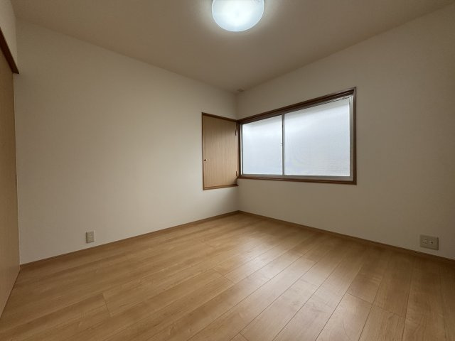 吾川郡いの町の洋室|2階階段あがってすぐの4.5帖洋室